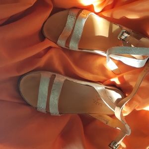 Kork Ease Gold Sandals